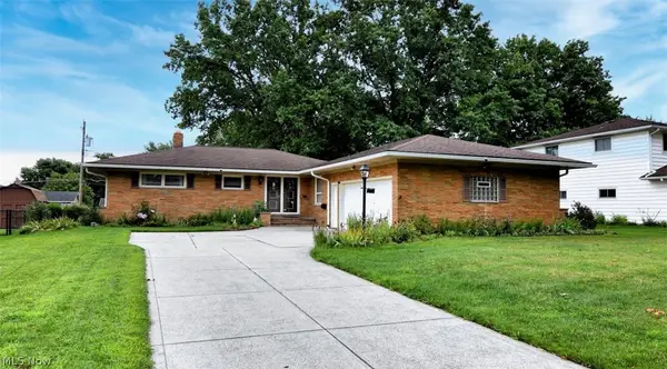 5669 Beacon Hill Drive, Seven Hills, OH 44131