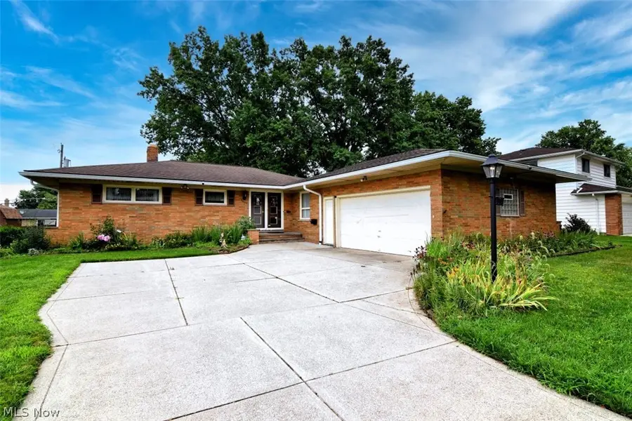 5669 Beacon Hill Drive, Seven Hills, OH 44131 - #3