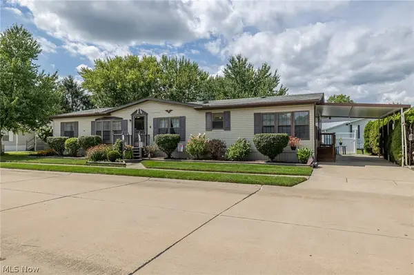 4 Symphony Street, Olmsted Twp, OH 44138