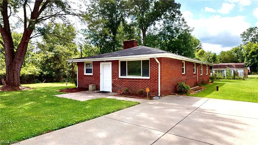 16702 Findlay Street, Chagrin Falls, OH 44023 - #2