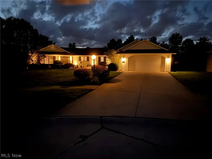 33008 Woodhaven Circle, North Ridgeville, OH 44039 - #2