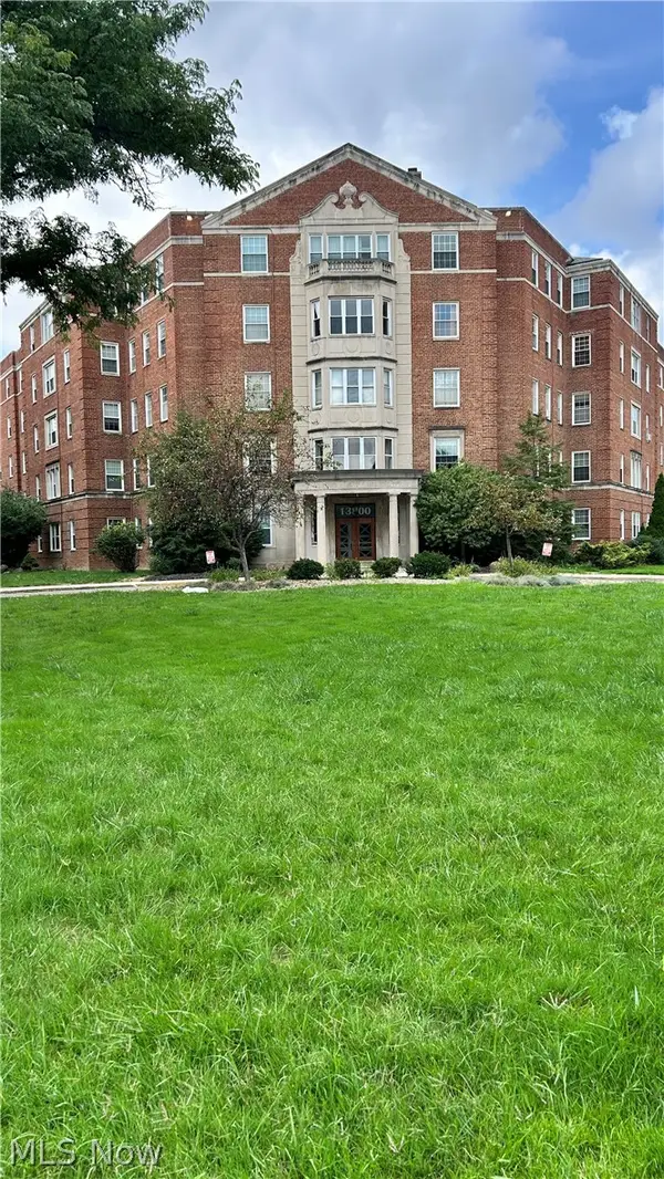 13800 Fairhill Road #318, Shaker Heights, OH 44120
