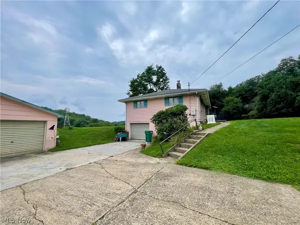 672 Tope Road, New Cumberland, WV 26047