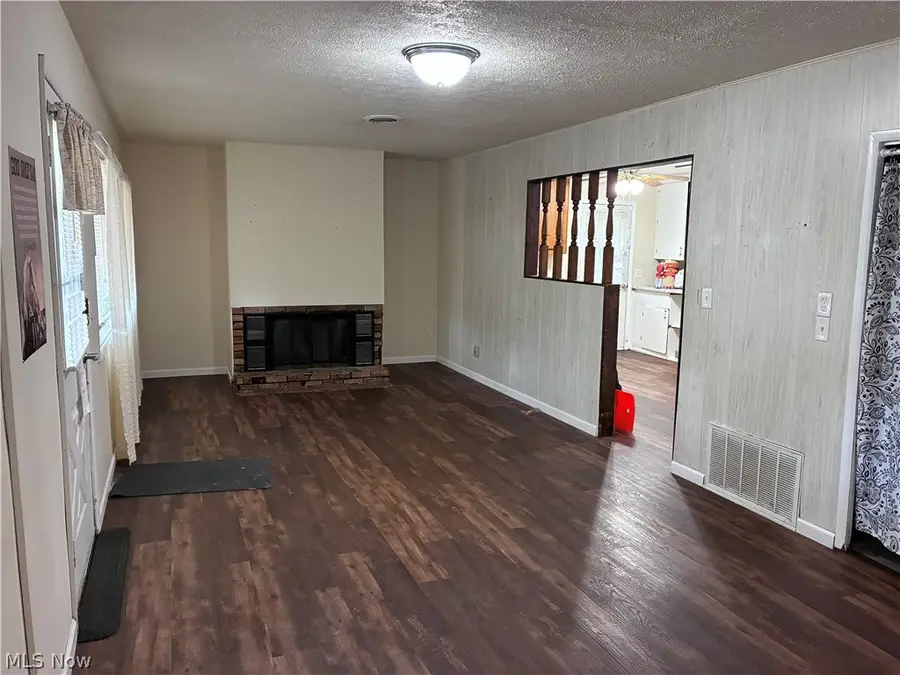2300 Midway Ne Avenue, Canton, OH 44705 - #2