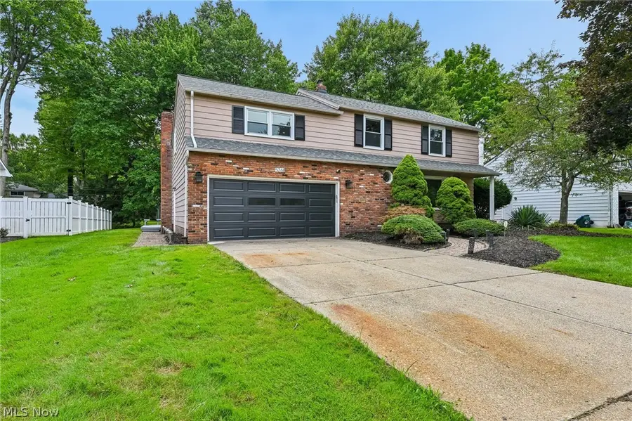 5268 Hickory Drive, Lyndhurst, OH 44124 - #2