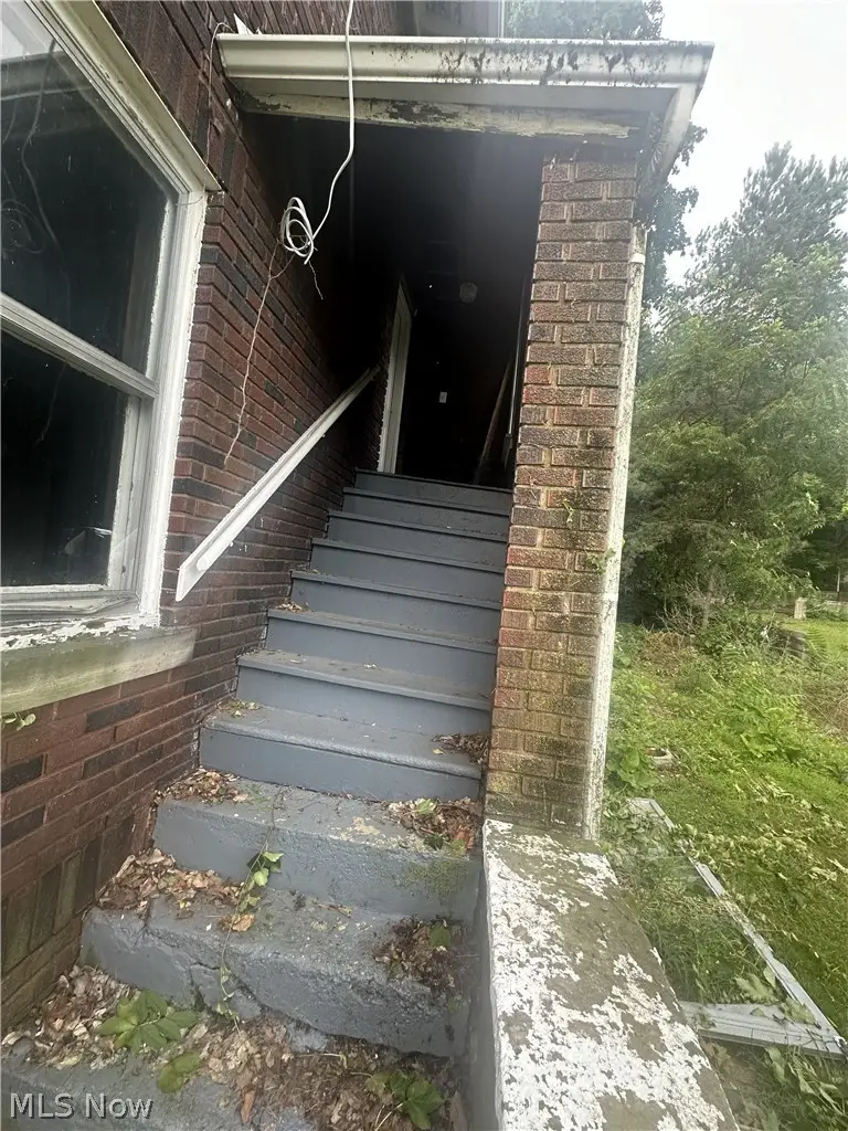 1043 S Webb Avenue, Alliance, OH 44601 - #3