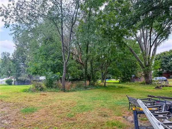 Johnson Se Street, Massillon, OH 44646