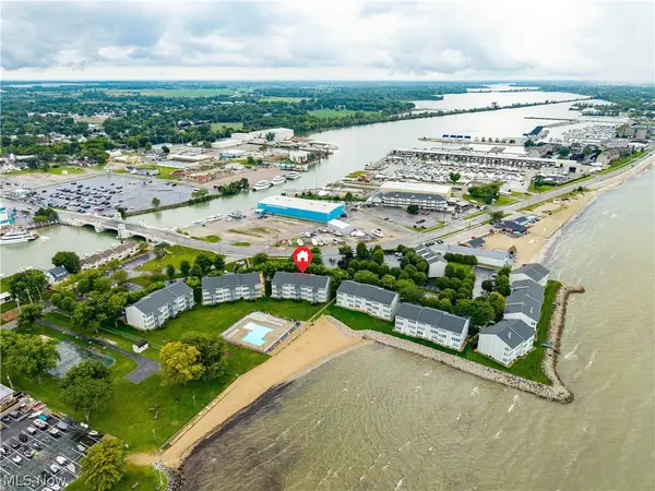 216 W Lakeshore Drive #E, Port Clinton, OH 43452