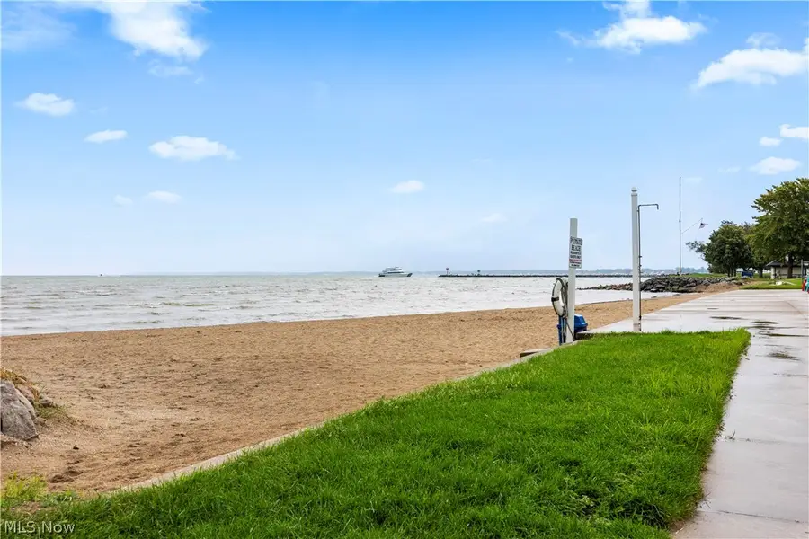 216 W Lakeshore Drive #E, Port Clinton, OH 43452 - #3