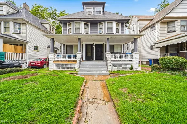 9911 North Boulevard, Cleveland, OH 44108