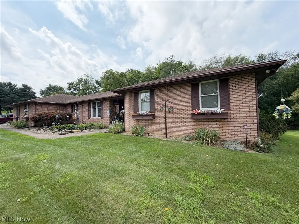 3585 Clermont Nw Street, North Lawrence, OH 44666 - #1