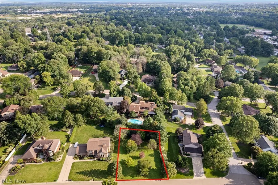 2317 Raintree Ne Street, Canton, OH 44705 - #3