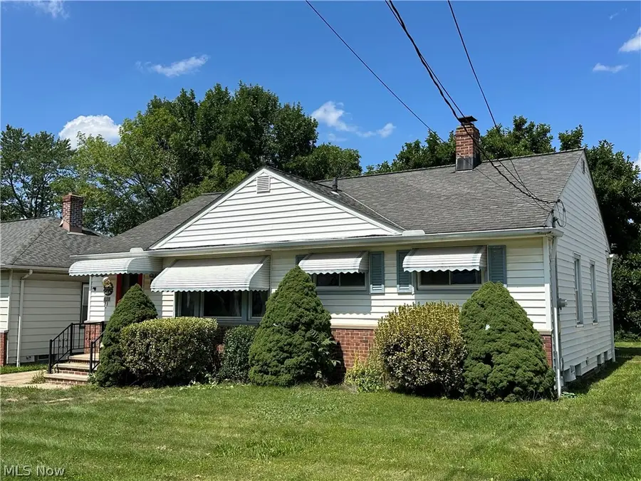9513 Alexander Road, Garfield Heights, OH 44125 - #3