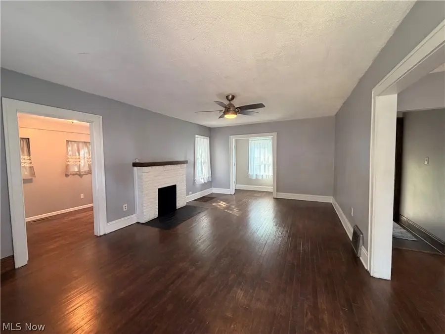 240 Roosevelt Avenue, Cuyahoga Falls, OH 44221 - #2