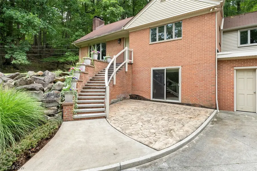 2675 W Ridgewood Drive, Parma, OH 44134 - #3