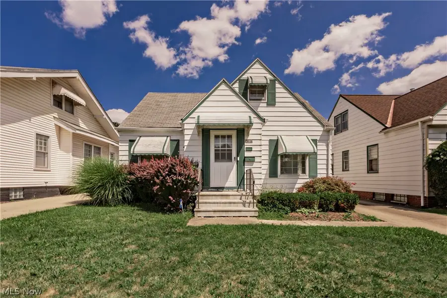 8207 Garfield Boulevard, Garfield Heights, OH 44125 - #2