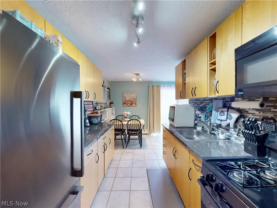 1390 Golden Gate Boulevard #E204, Mayfield Heights, OH 44124 - #3