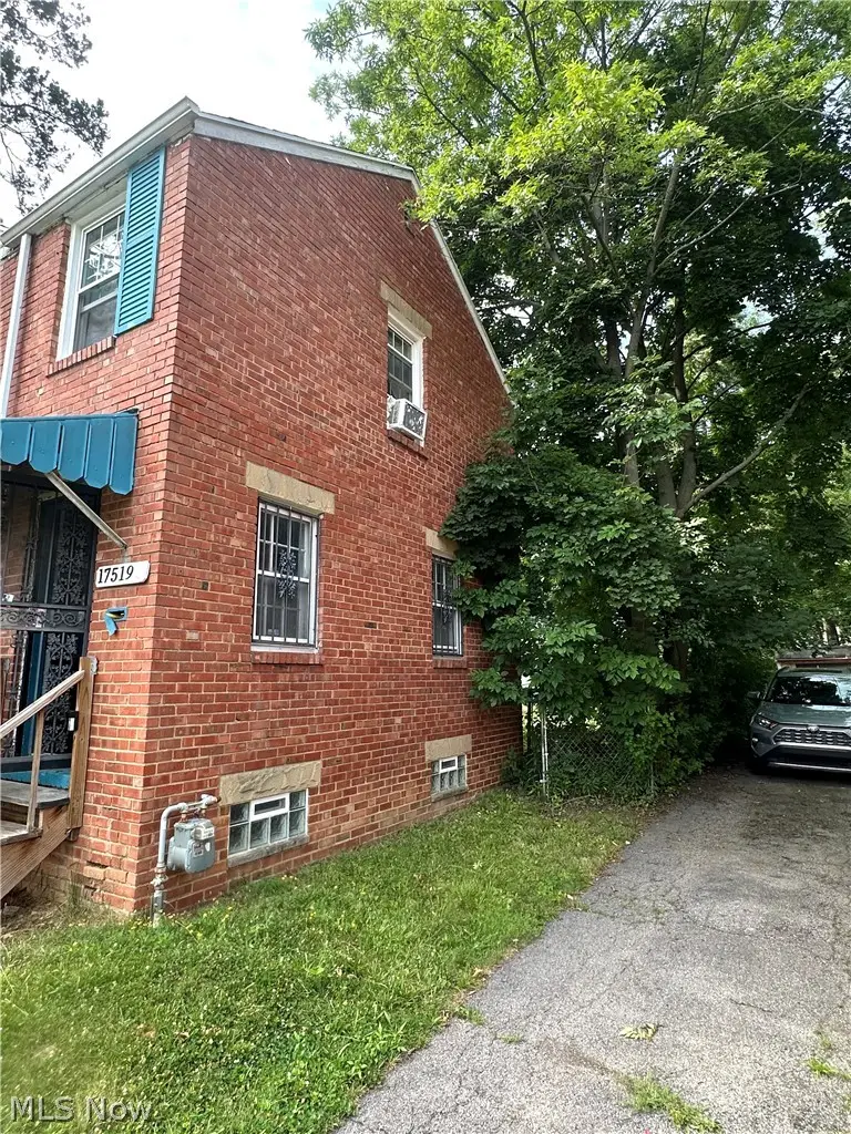 17519 Throckley Avenue, Cleveland, OH 44128 - #3