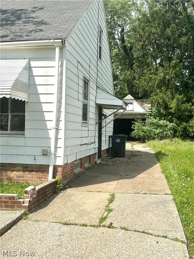 16015 S Lotus Drive, Cleveland, OH 44128 - #2