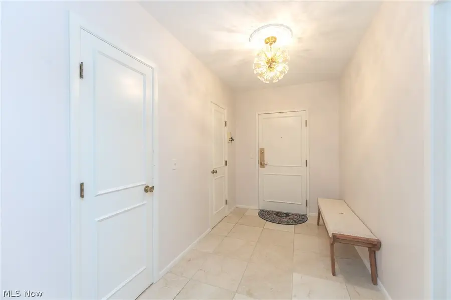 2112 Acacia Park Drive #501, Lyndhurst, OH 44124 - #2