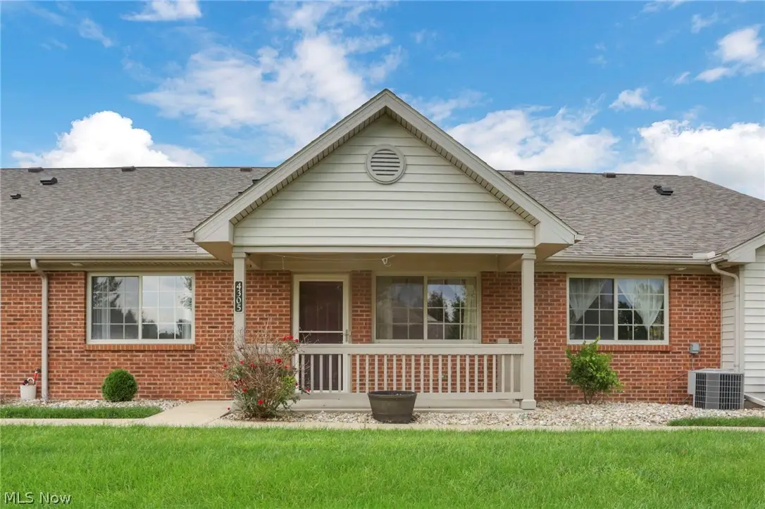 4305 E Strattford E Circle, Zanesville, OH 43701 - #1