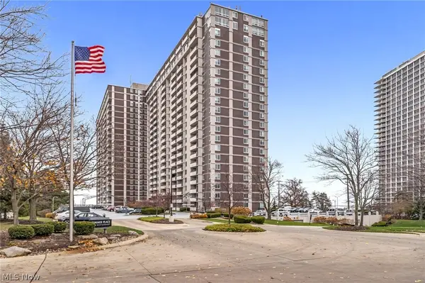 12900 Lake Avenue #802, Lakewood, OH 44017
