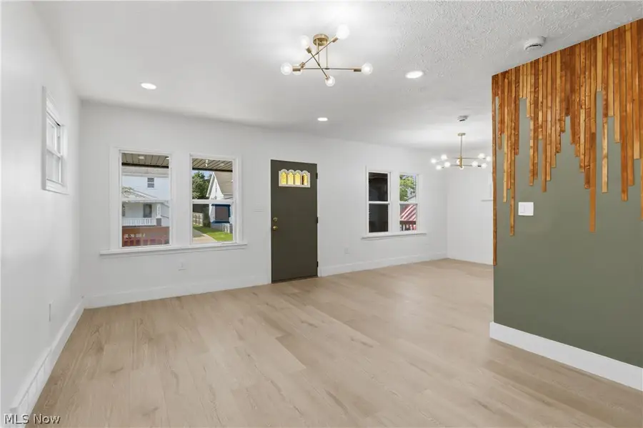 18815 Arrowhead Avenue, Cleveland, OH 44119 - #3