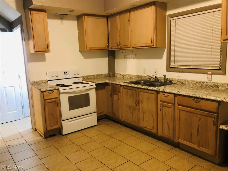 571 East Avenue, Akron, OH 44320 - #2