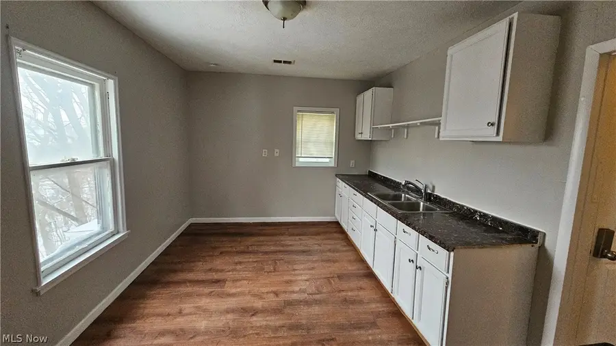3904 W 37th Street, Cleveland, OH 44109 - #3