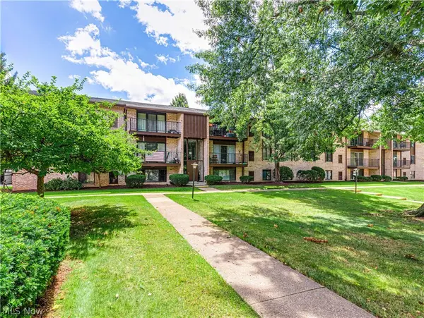 16465 Heather Lane #304, Middleburg Heights, OH 44130