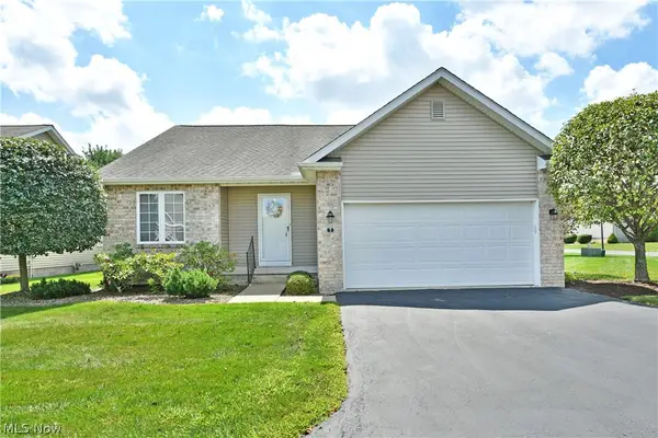 7 Danbury Nw Court, Warren, OH 44481