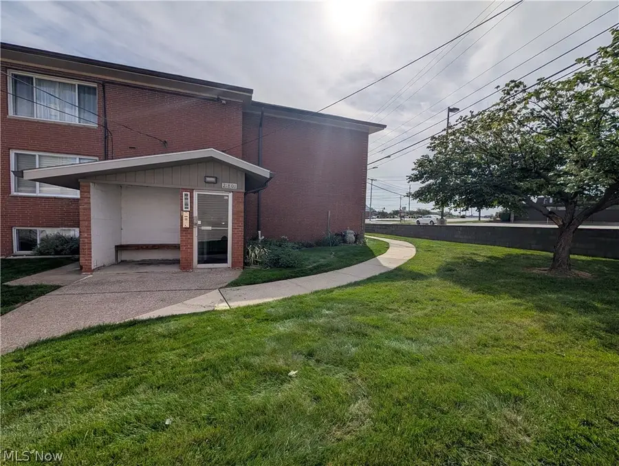 21801 River Oaks Drive #A2, Rocky River, OH 44116 - #2