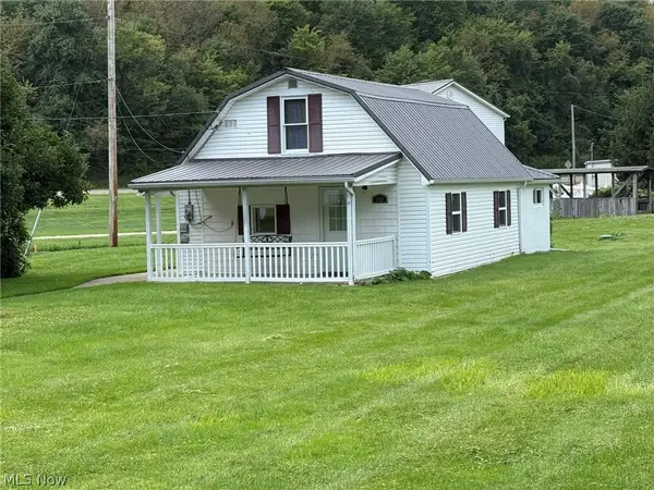 156 Barnhill Ne Road, New Philadelphia, OH 44663
