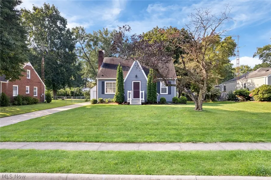 164 Maplecrest Sw Street, North Canton, OH 44720 - #2