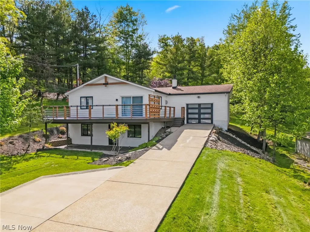 573 W Mohawk Drive, Malvern, OH 44644 - #1