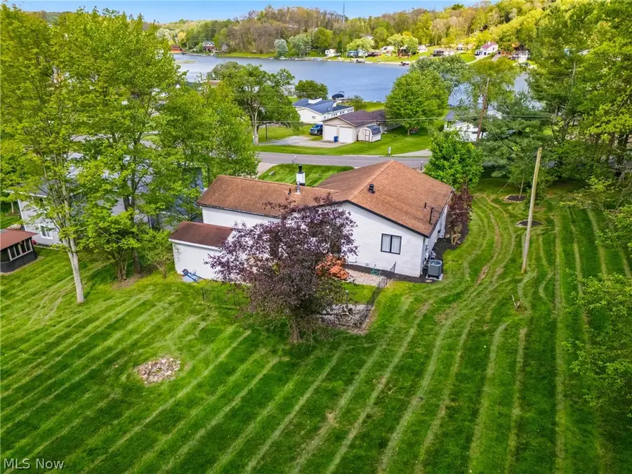 573 W Mohawk Drive, Malvern, OH 44644 - #2