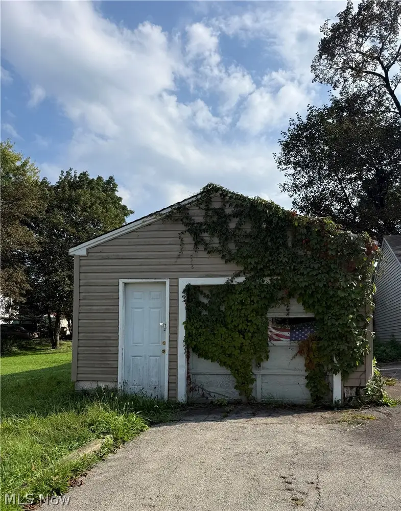 1911 Pointview Avenue, Youngstown, OH 44502 - #3