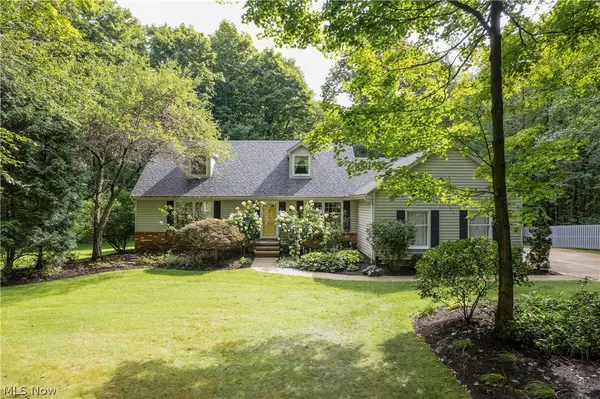 17099 Creighton Drive, Chagrin Falls, OH 44023