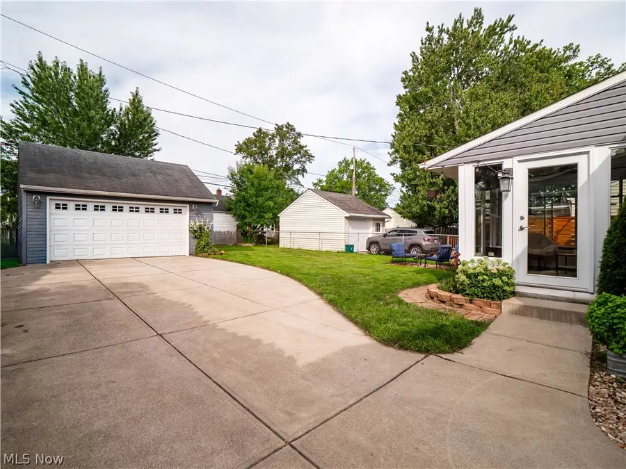16087 Brinbourne Avenue, Middleburg Heights, OH 44130 - #2