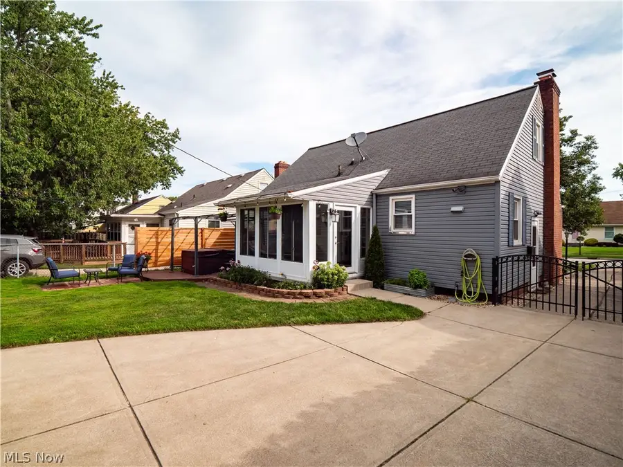 16087 Brinbourne Avenue, Middleburg Heights, OH 44130 - #3