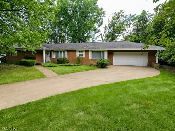 1815 Glenmont Nw Drive, Canton, OH 44708