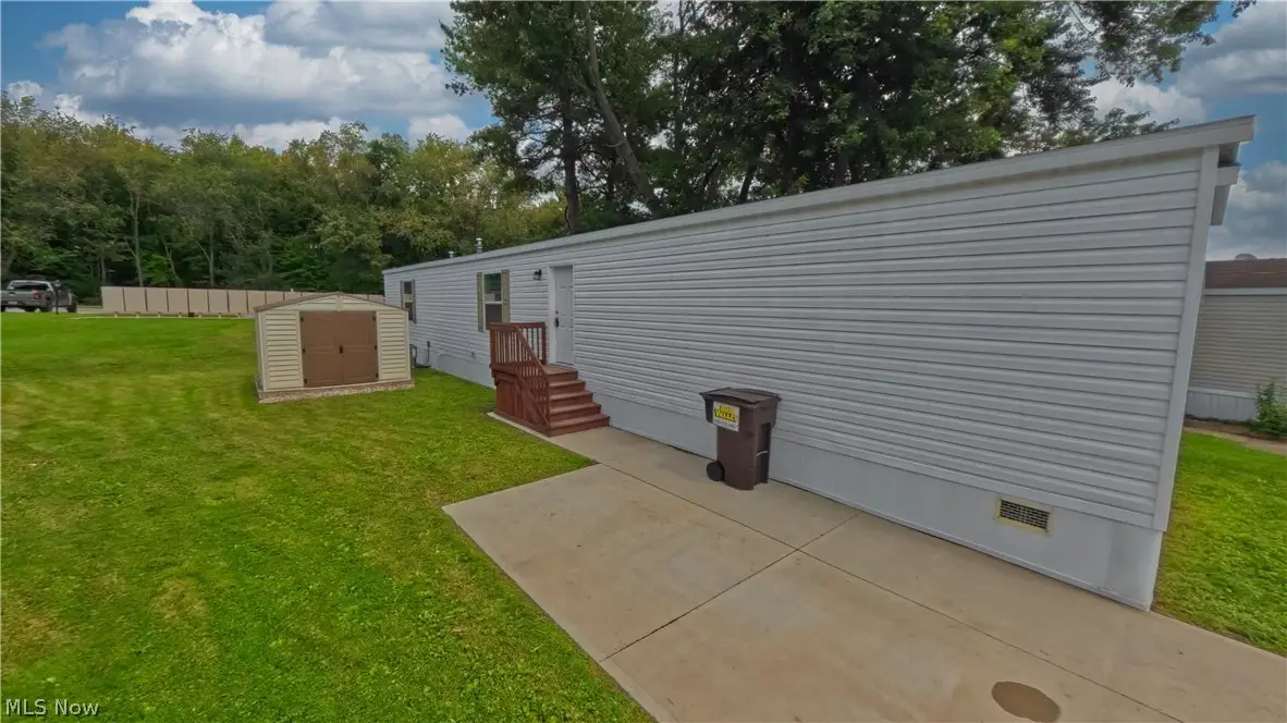 1006 South Park Circle, Brookfield, OH 44403 - #1