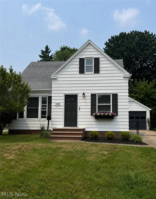 1382 Sunset Road, Mayfield Heights, OH 44124