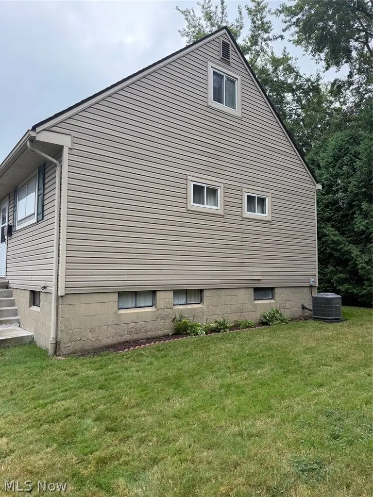 2424 Cooledge Avenue, Akron, OH 44305 - #3