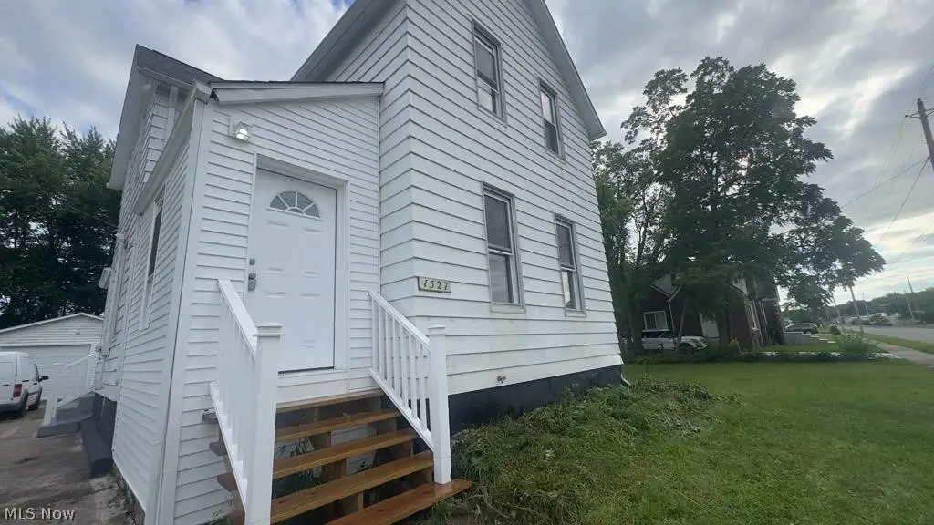1527 W 19th Street, Lorain, OH 44052 - #1