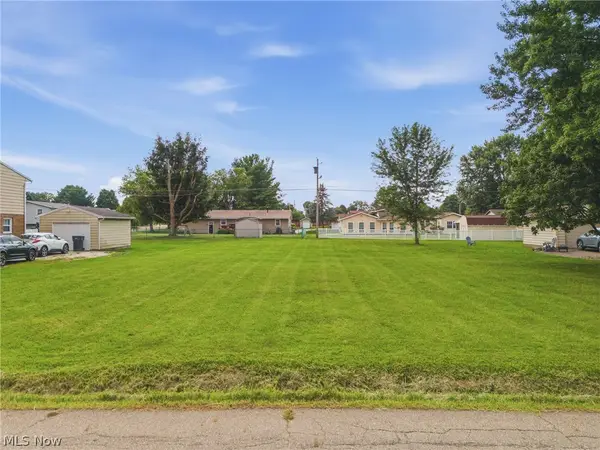 Boettler Ne Street, Canton, OH 44721