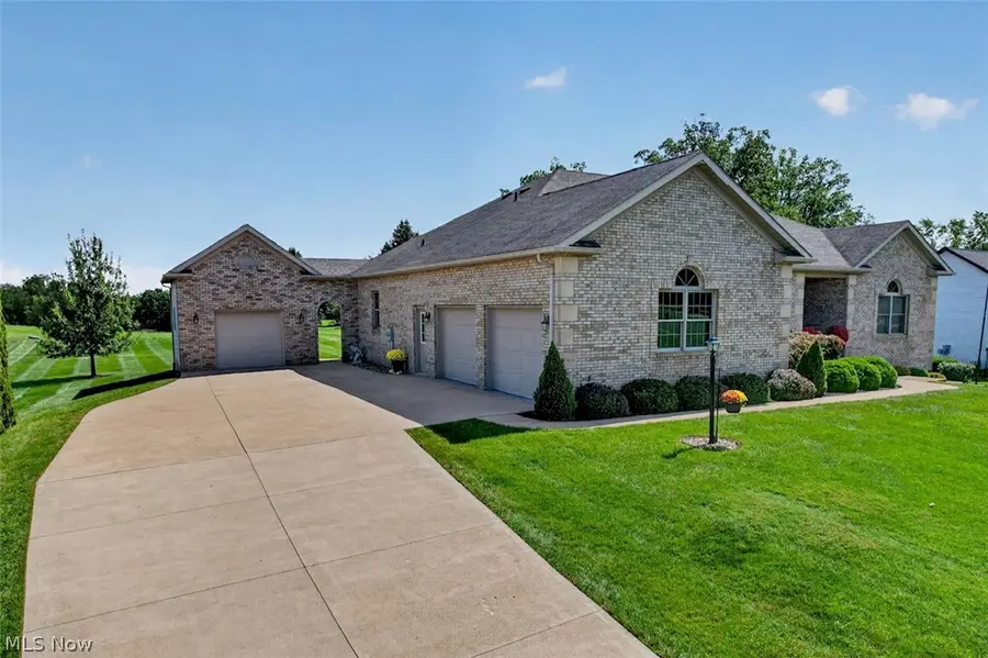 10890 Wolf Ne Avenue, Hartville, OH 44632 - #2