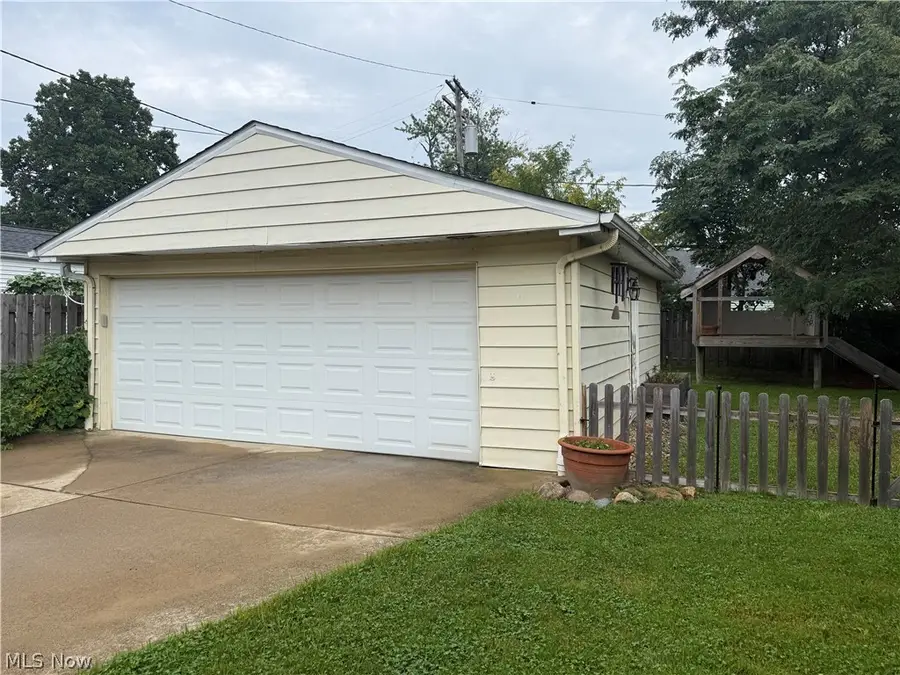 395 Beechwood Drive, Willowick, OH 44095 - #3