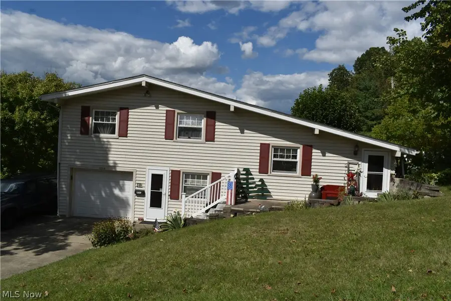 1220 Ivy Street, Coshocton, OH 43812 - #2