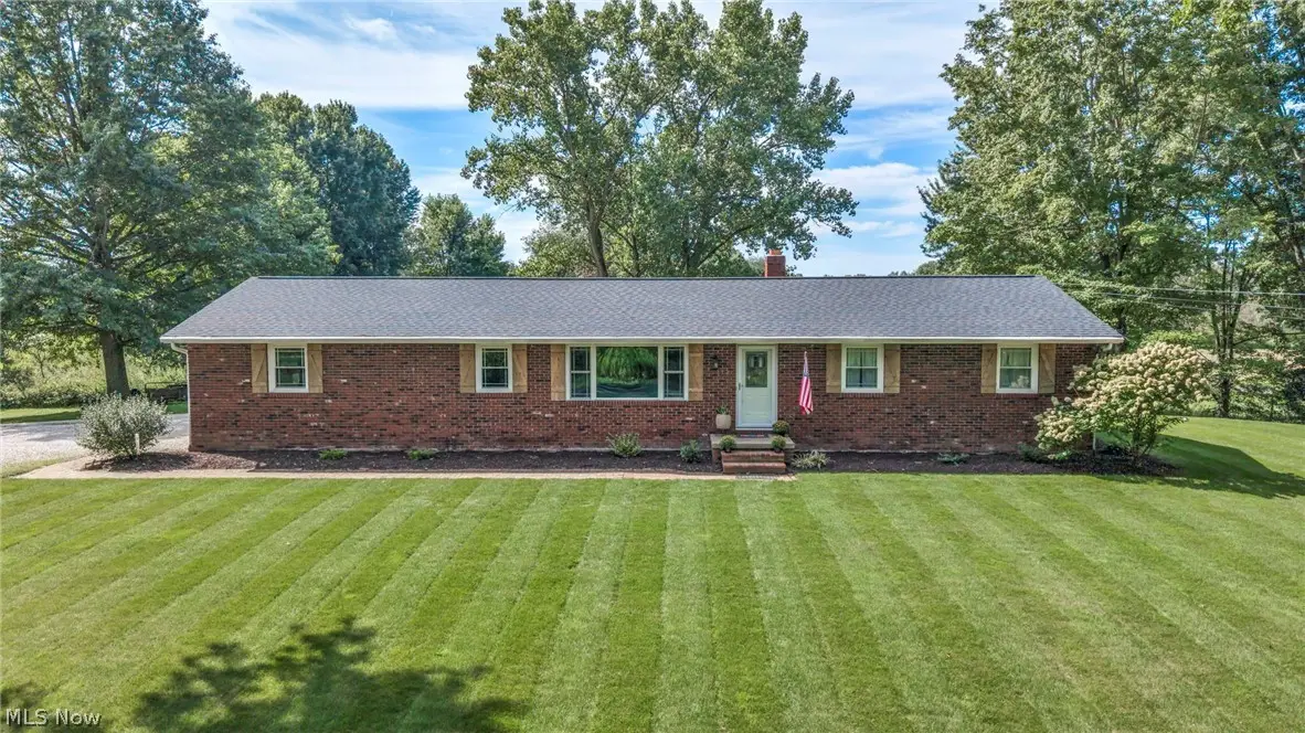 6934 Center Ne Street, Hartville, OH 44632 - #1